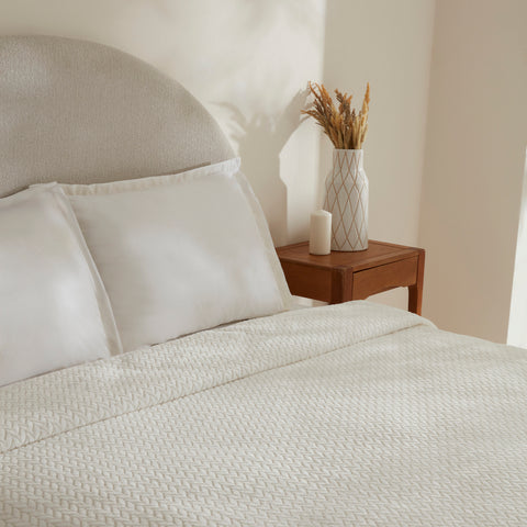 Karaca Leaves White Double Blanket 200x220